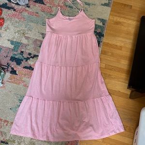 Pink tiered midi dress 👗